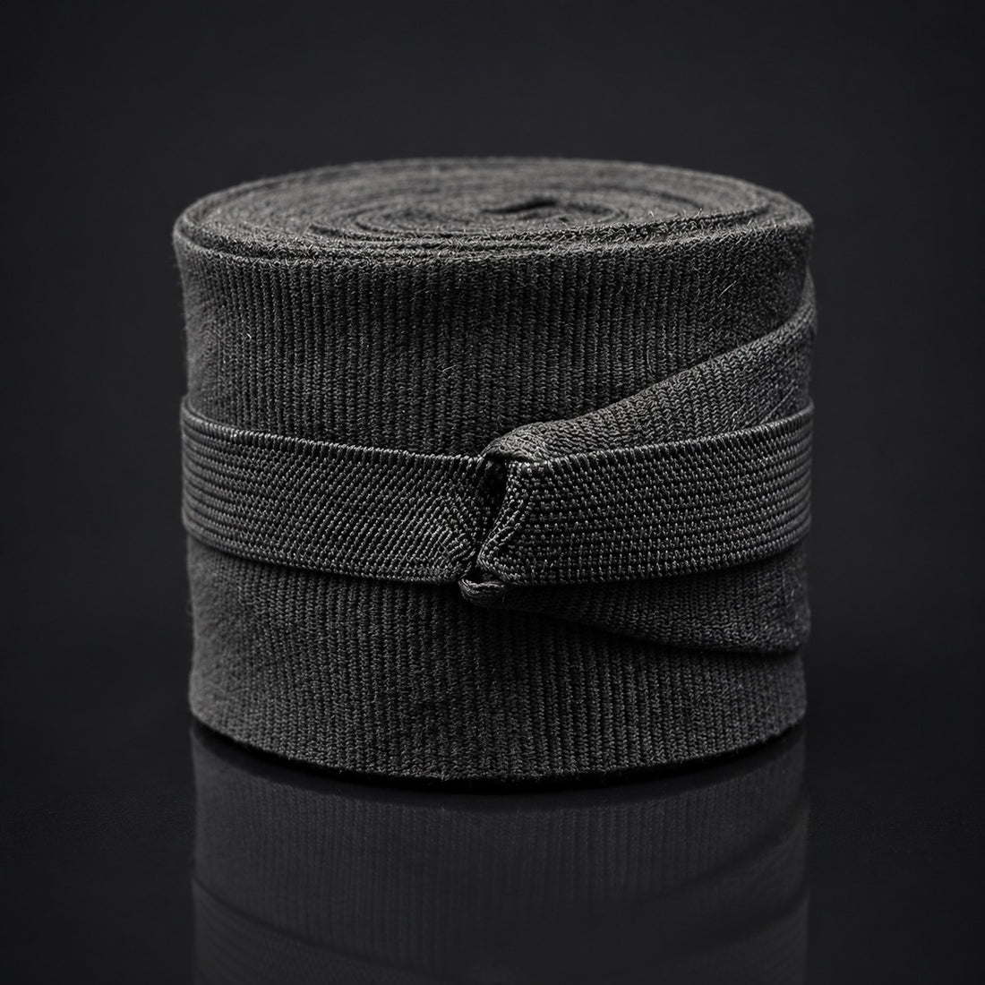 Drago self-locking hand wrap held shut by its thumb loop